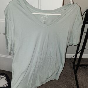 Universal Thread Women's V-Neck Short Sleeve Tee in Mint Green